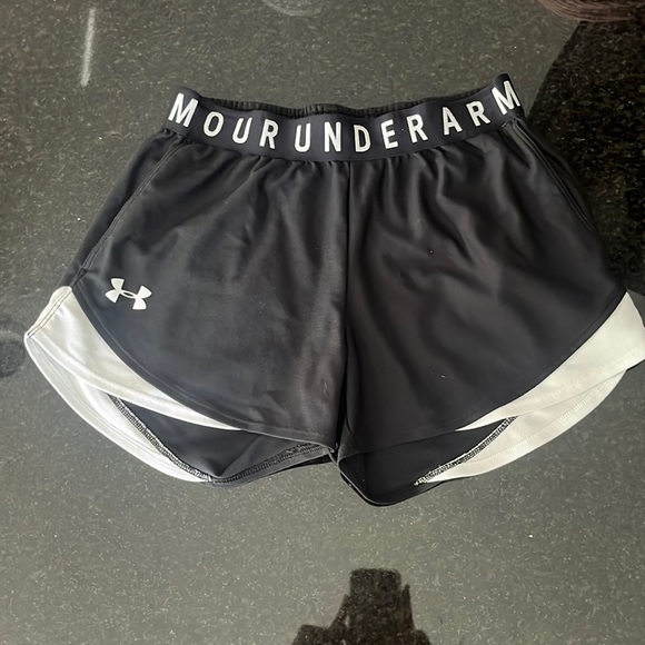 Under Armour heat gear 3.0 inch shorts size xs - Picture 2 of 2